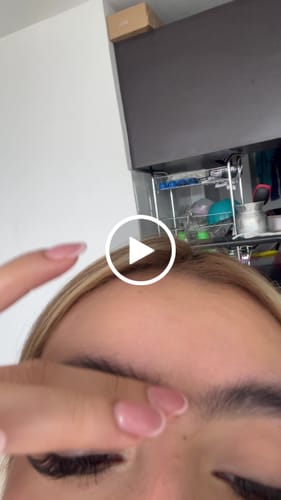 Customer video review of Suero para pestañas y cejas