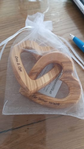 Customer photo review of Olivenholz personalisierte verbundene Herzen 10 cm Geschenk zur Hochzeit Valentinstag Jubiläum