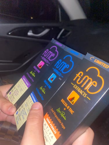 Customer photo review of Box of 5 vapes Fume Extracts Limited Delta 8 Live Resin Disposable 2G - Blue Raspberry Gelato Hybrid
