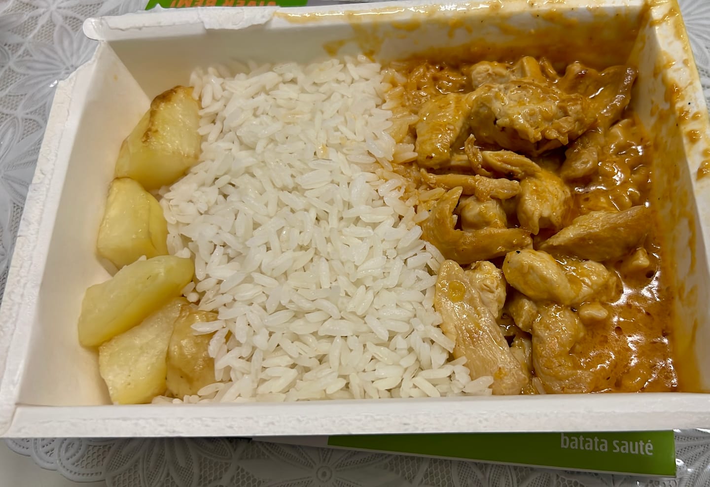 Customer photo review of Strogonoff de Frango, Arroz Branco e Batata Sauté