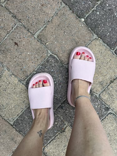 Customer photo review of HappyFlops