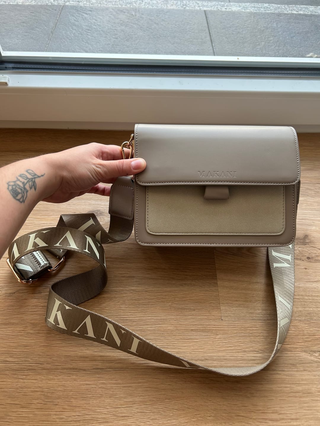 Customer photo review of VALDA - TAUPE