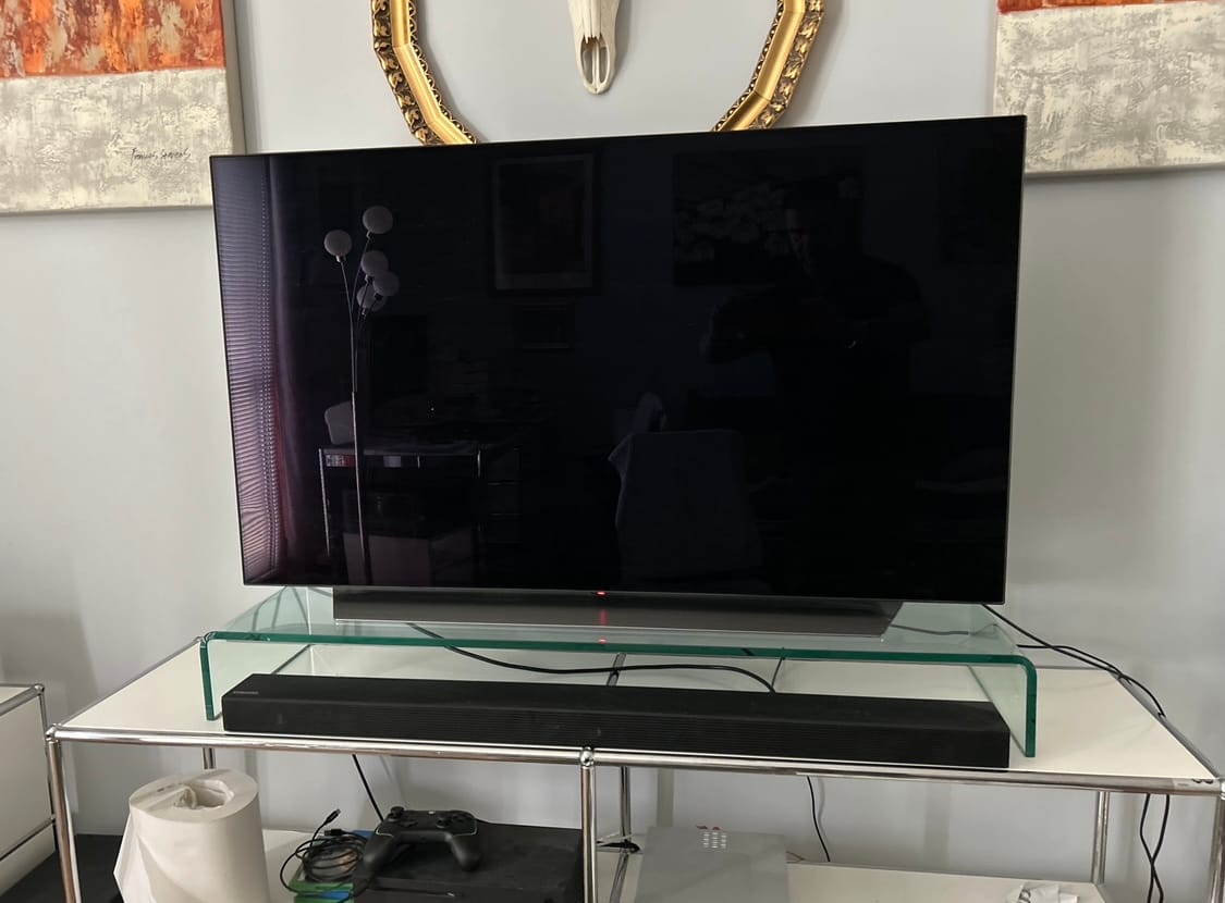 Customer photo review of Glas Aufsatz Erhöhung für TV, Bildschirm, PC, Monitor, Laptop - Klarglas