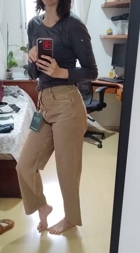 Gabriela S. review of Calça Jeans Reta Araçá Marrom Claro image 1 out of 2