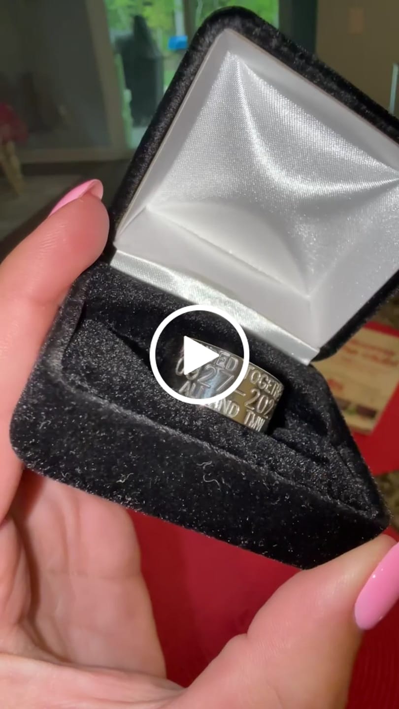 Customer video review of Duck Band Wedding Ring - 10mm Titanium