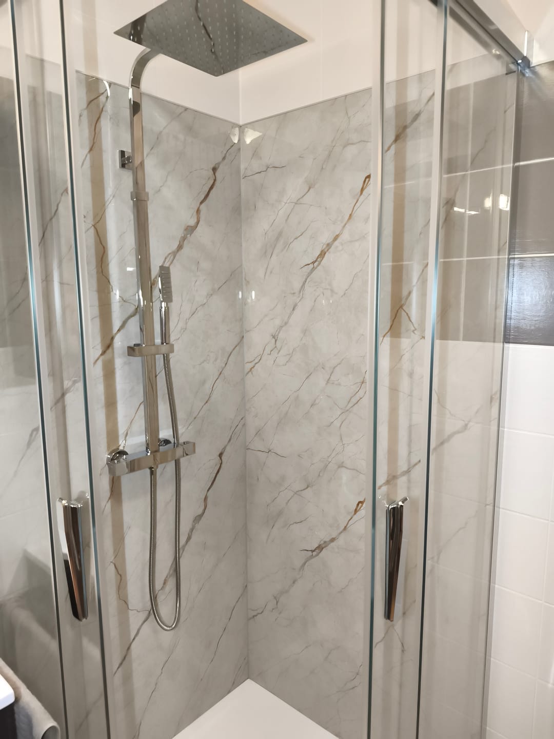 Customer photo review of Plaque Mural PVC Imitation Marbre Beige Brillant