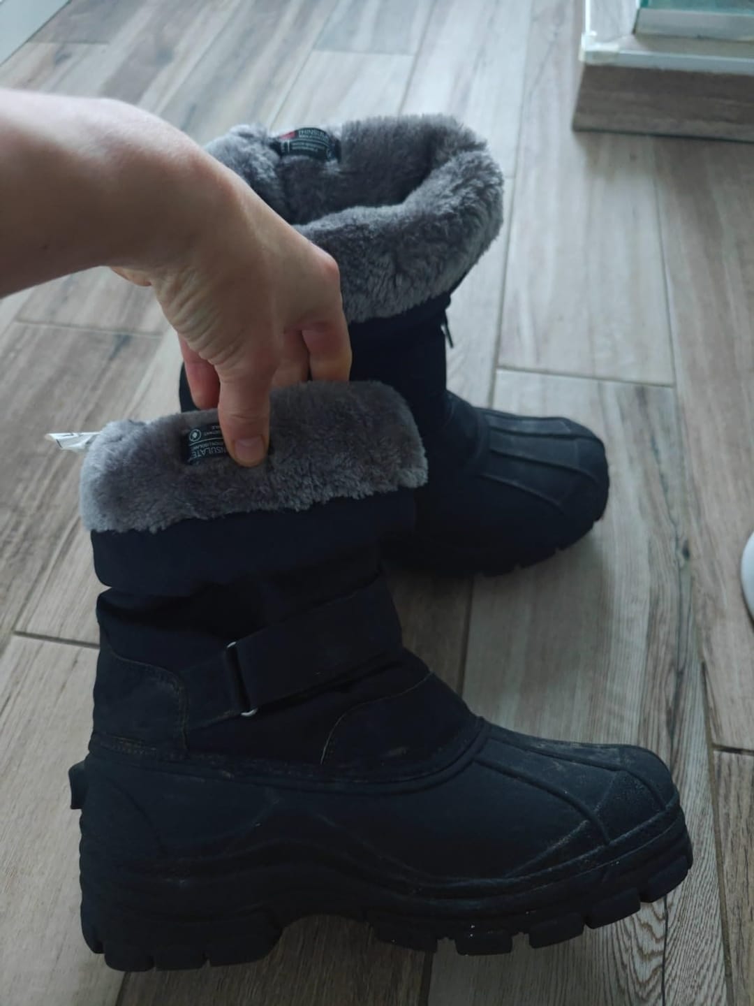 Customer photo review of Aleader Men's Winter Waterproof Insulated Shell Outdoor Snow Boots
