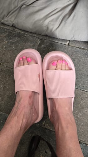 Customer photo review of HappyFlops