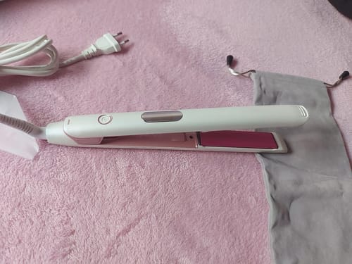 Customer photo review of Lisseur avec effet anti-frisottis / Technologie ionique négative / Pour cheveux lisses & bouclés / 12 réglages de température de 120 à 230 °C / Écran digital / Cordon rotatif à 360°