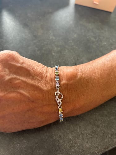 Customer photo review of Gepersonaliseerde Hartknoop Geboortesteen Armband