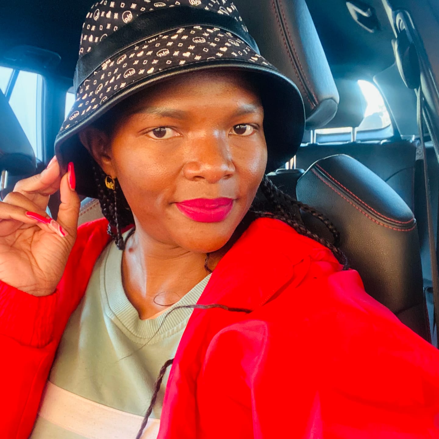 Customer photo review of Era Bucket Hat