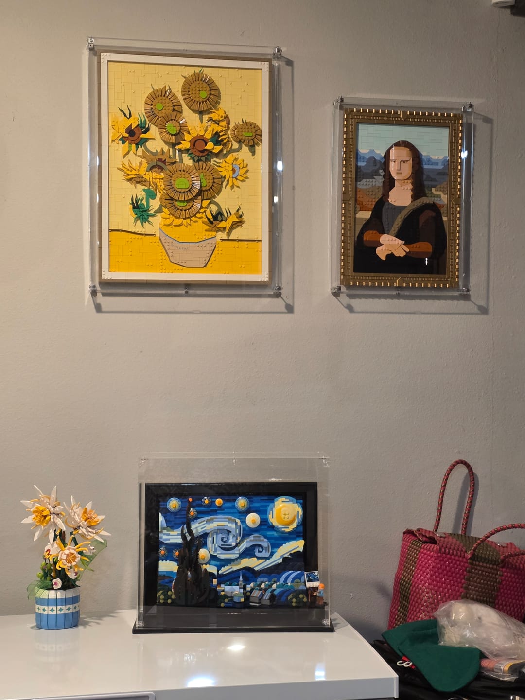 Customer photo review of Wall Mounted Display Case for LEGO® 31215 Art Vincent van Gogh – Sunflowers