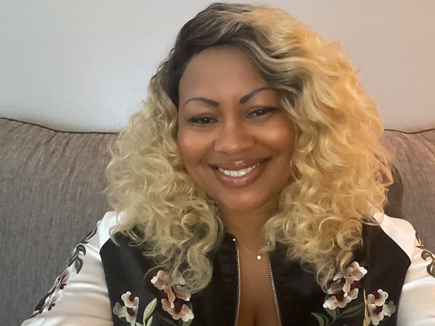 Customer photo review of Vanessa View 135 Glueless 13x5 HD Lace Front Wig - VIEW 135 GAYE