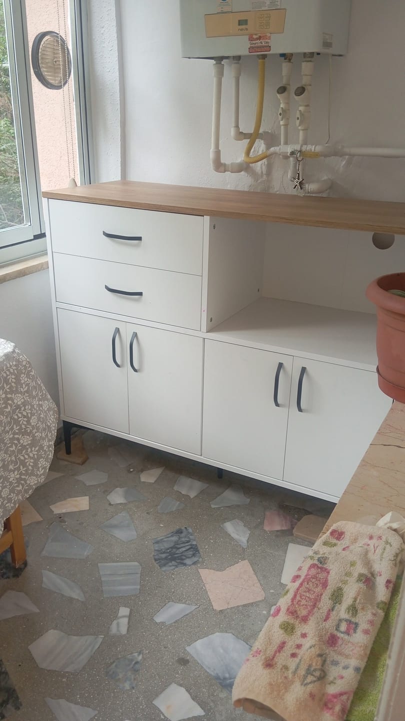 Customer photo review of Rani JE206 Kahve Köşesi Çok Amaçlı Dolap 4 Kapaklı 2 Çekmeceli Kiler Mutfak Dolabı Beyaz - Sepet Ceviz