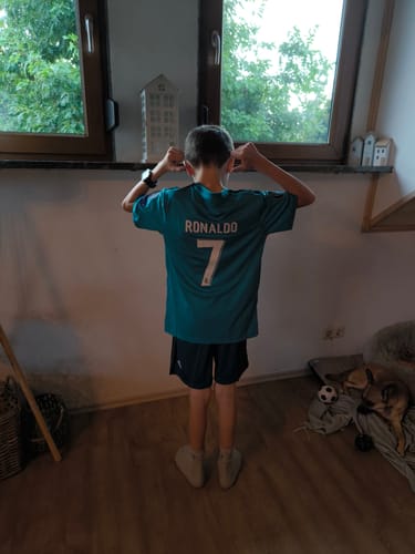 Customer photo review of Cristiano Ronaldo  Real Madrid 2017-18  Champions League short Sleeve Jersey