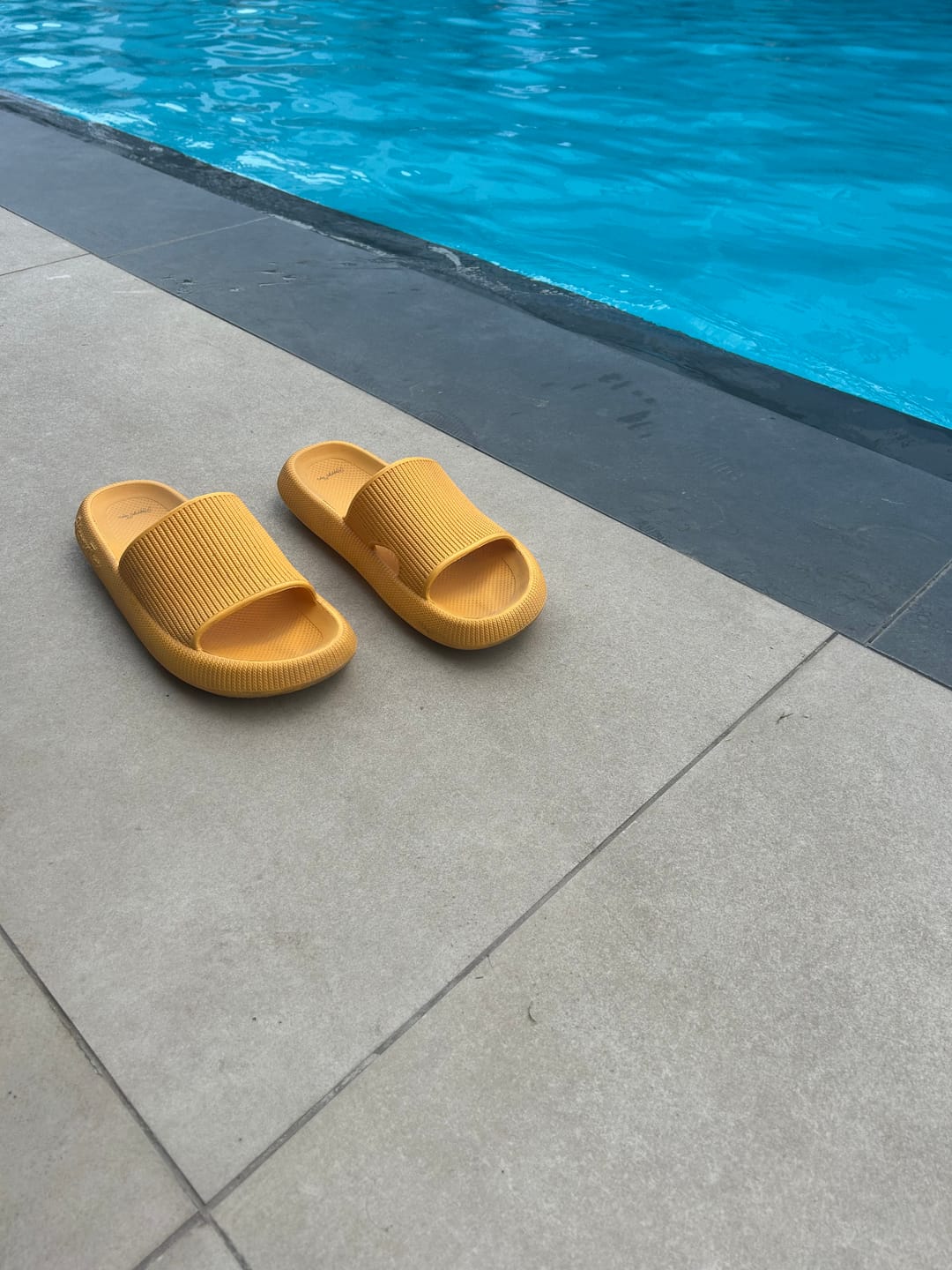 Customer photo review of HappyFlops Limited Editions