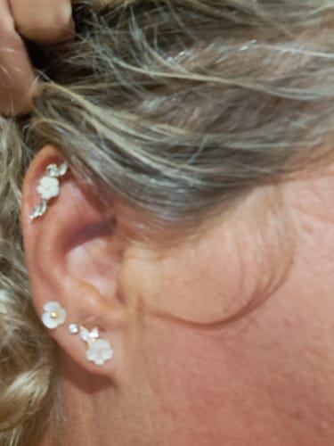 Customer photo review of Boucle d'oreille Petite orchidée