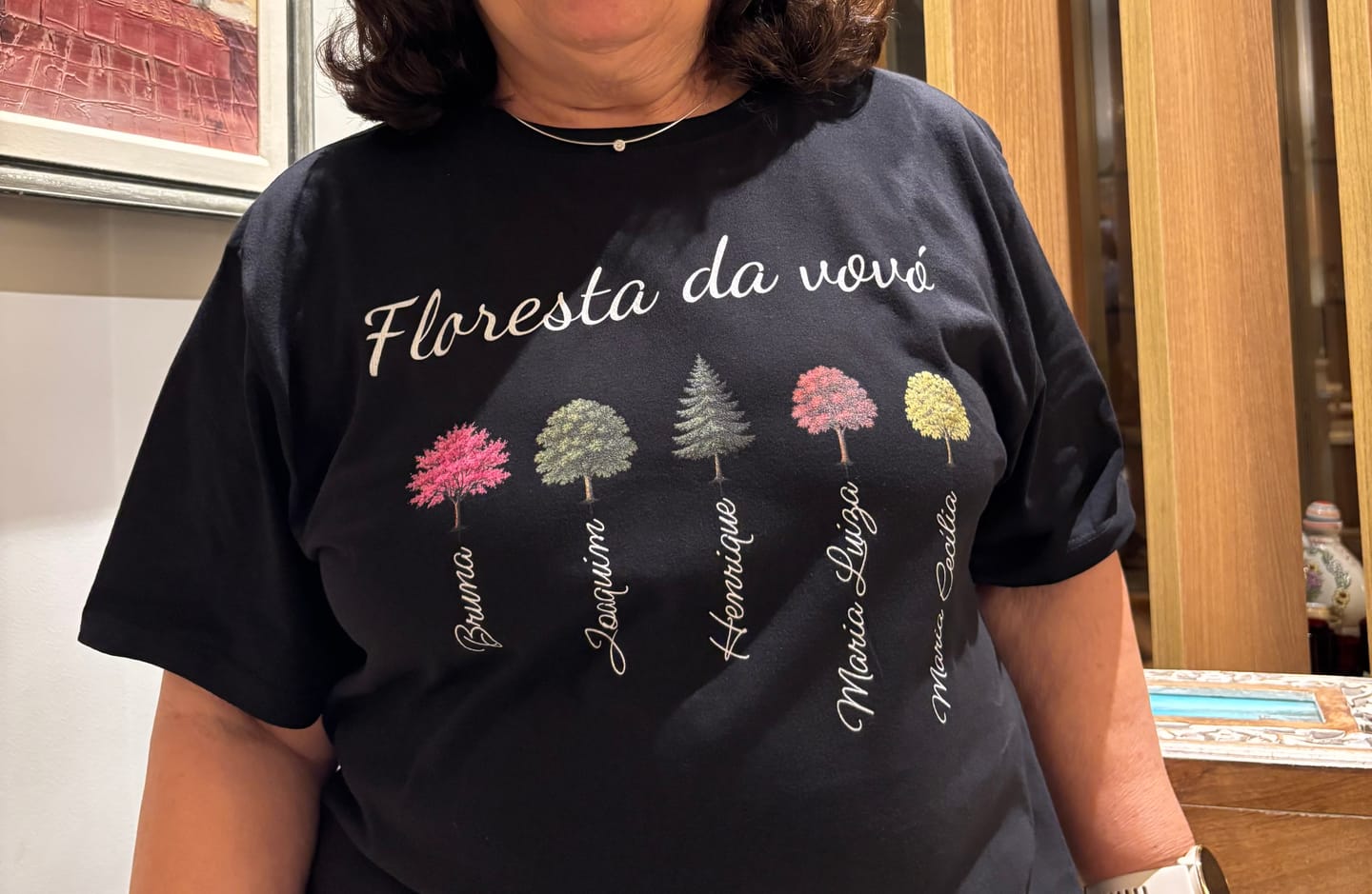 Customer photo review of Camiseta Personalizada FLORESTA DO VOVÔ - ATÉ 13 ÁRVORES - PRETA - Algodão 100%
