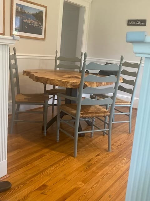 Customer photo review of Table Base 213 Wishbone 28H for Round Dining Tabletop