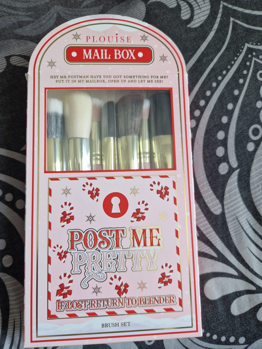 Customer photo review of P.Louise Post Me Pretty Makeup Brushes