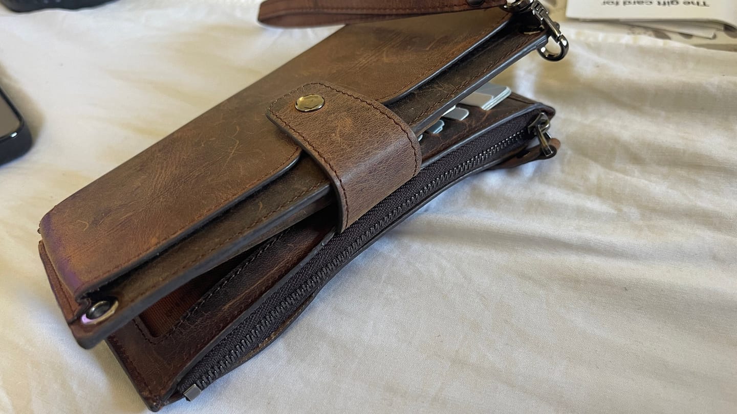 Customer photo review of Leather Wallet with Phone Compartment, Modern Travel Accessory, Crossbody Phone Wallet, Leather Bag, Women's Purse