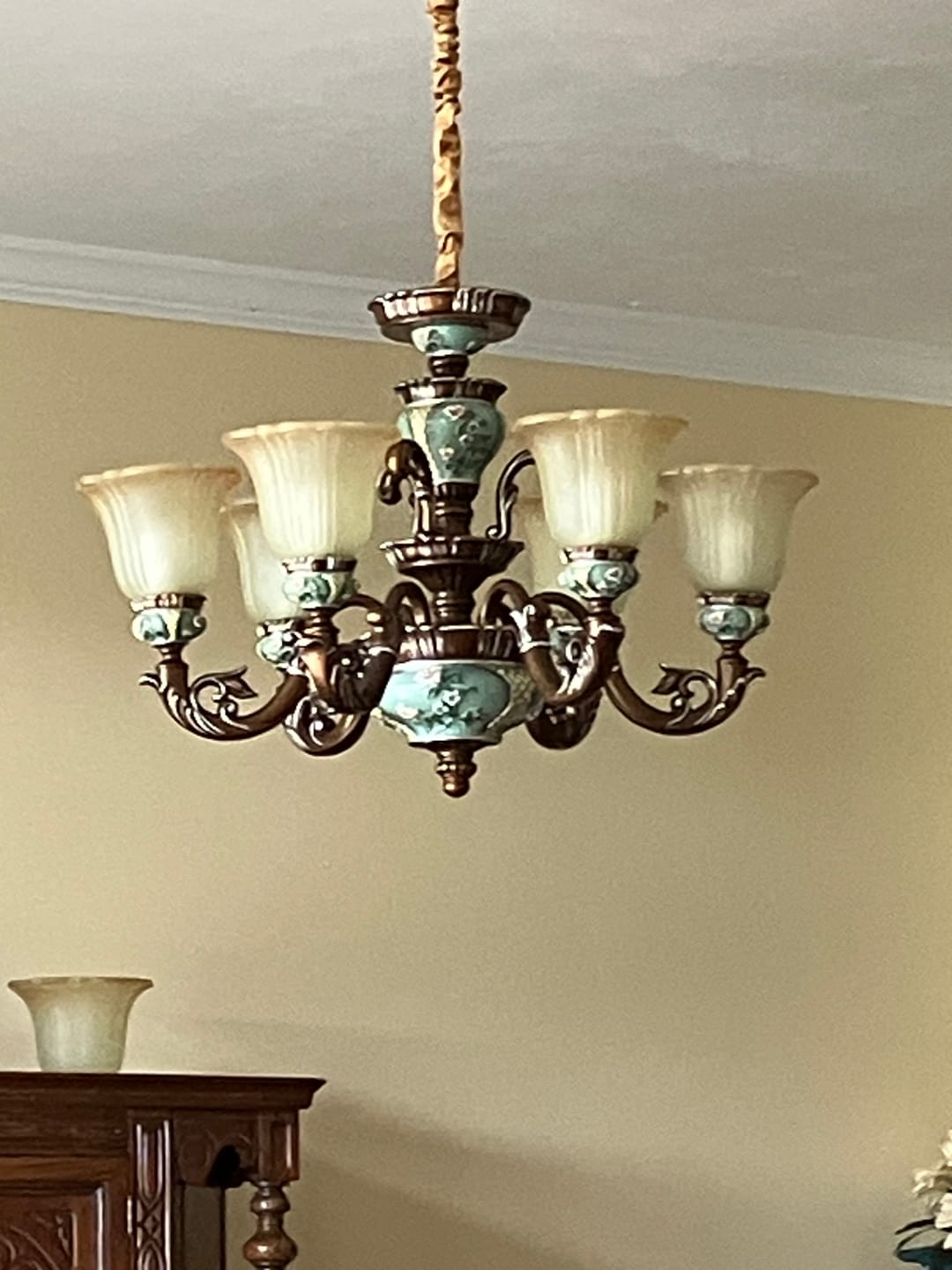 Customer photo review of Traditional Antique Ceramic Dining Room Chandelier with Frosted Flower Glass Shades
