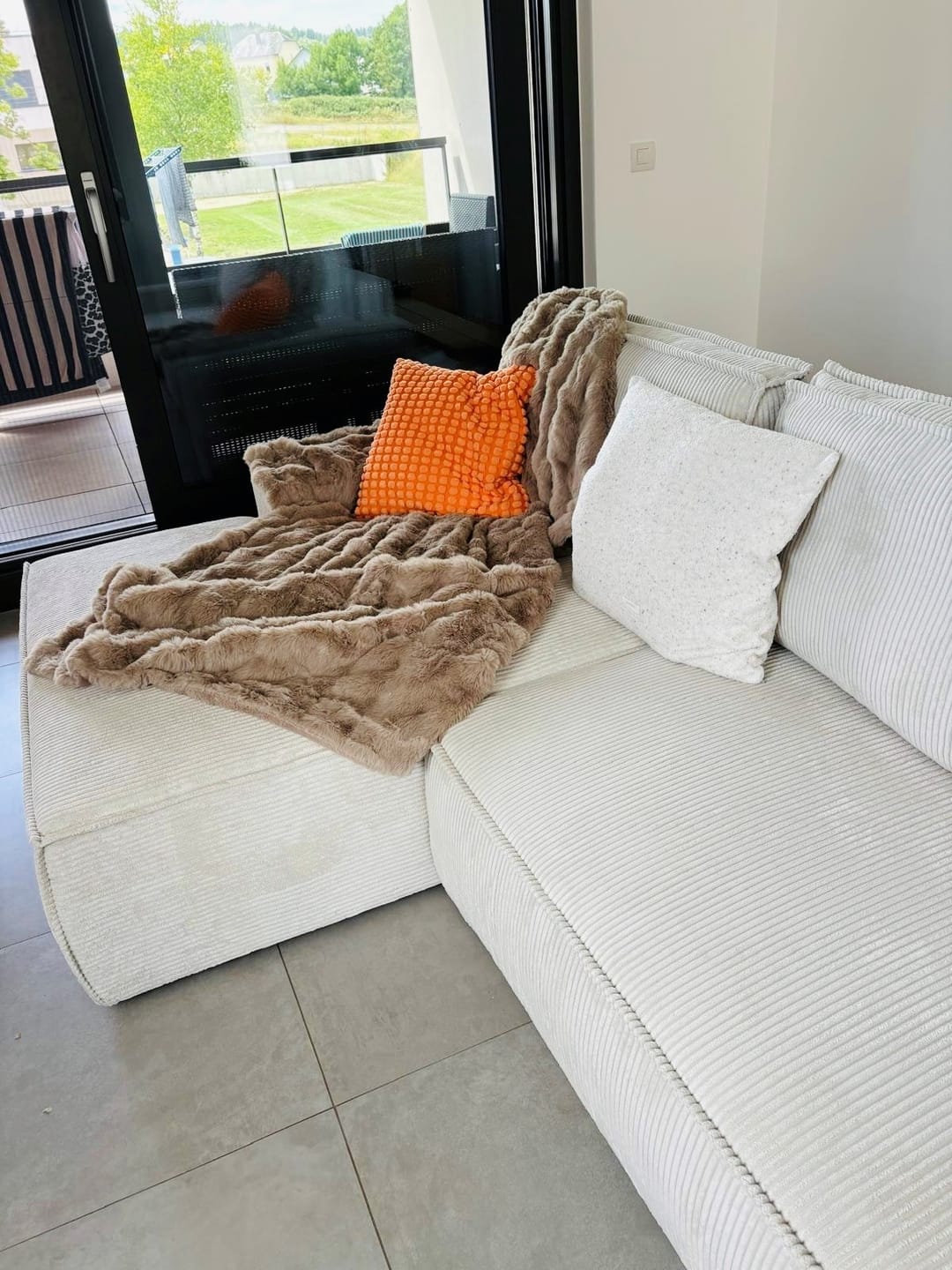 Customer photo review of Nordic Cozy Blanket