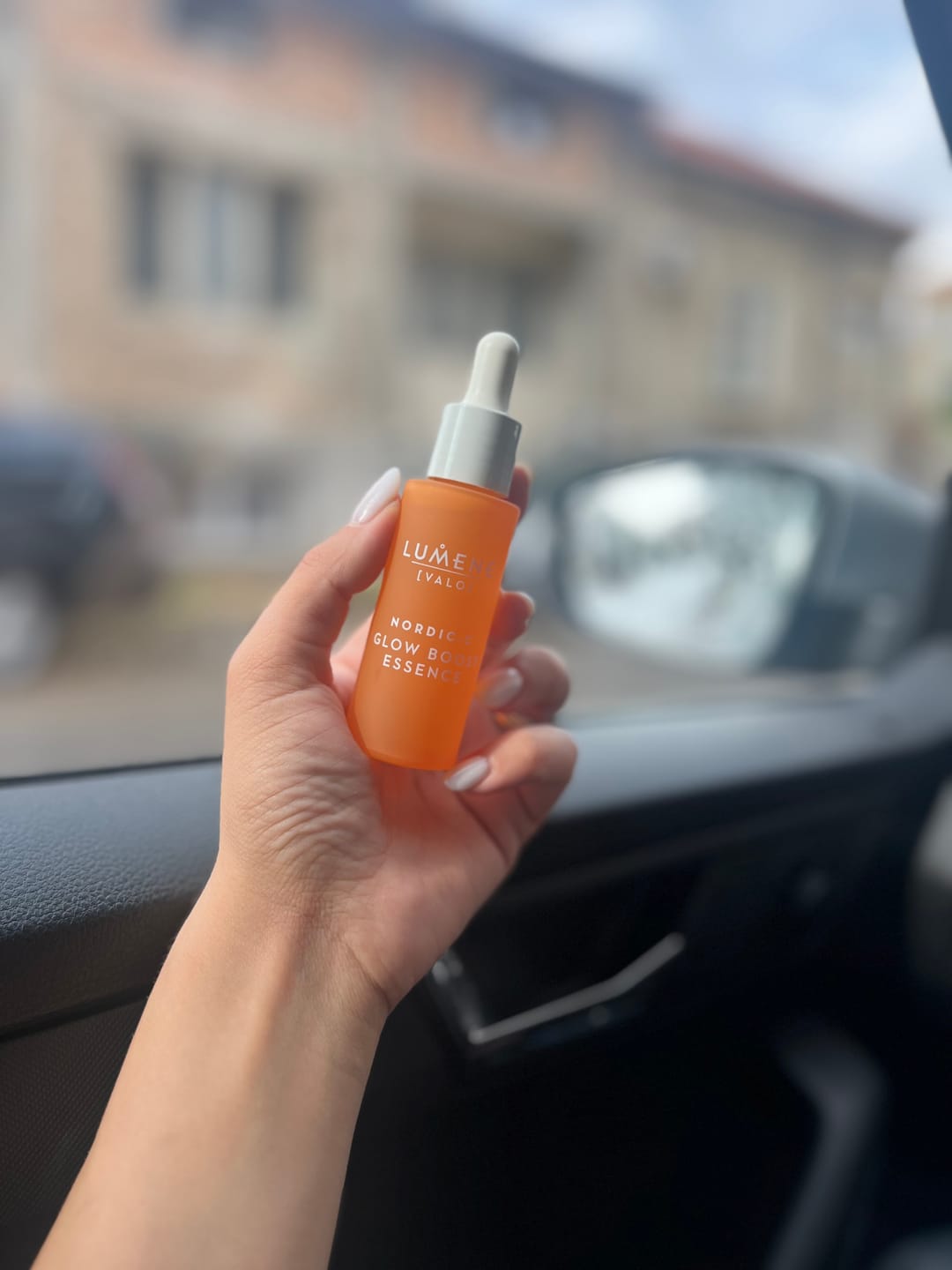 Customer photo review of Хиалуронова есенция арктическо сияние с витамин С Lumene NORDIC-C Valo