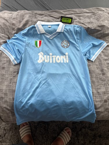 Customer photo review of Diego Armando Maradona 10 - Napoli 1985 Retro Football Jersey Trikot Maillot Maglia