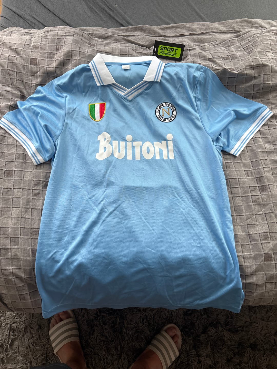 Customer photo review of Diego Armando Maradona 10 - Napoli 1986 1987 Retro Football Jersey Trikot Maillot Maglia