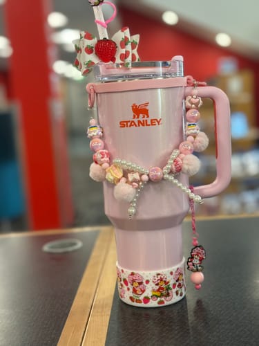 Customer photo review of STRAWBERRY GIRL Straw Topper