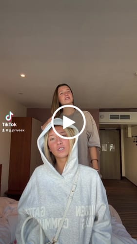 Customer video review of GATED COMMUNITY HOODIE LIGHT GREY
