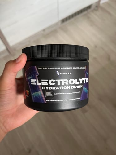 Zákaznická recenze s fotkou produktu Electrolyte Hydration Drink