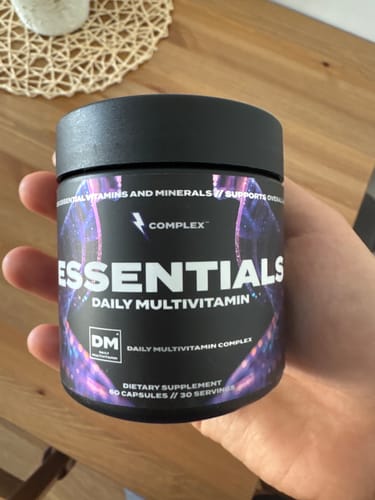 Zákaznická recenze s fotkou produktu Essentials Multivitamin