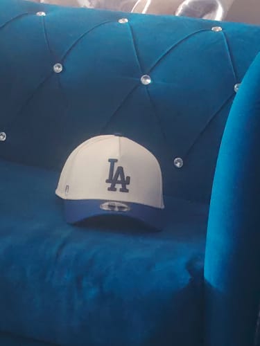 Customer photo review of 39THIRTY A-Frame Los Angeles Dodgers 2-Tone Dark Royal Visor Chrome White Fitted