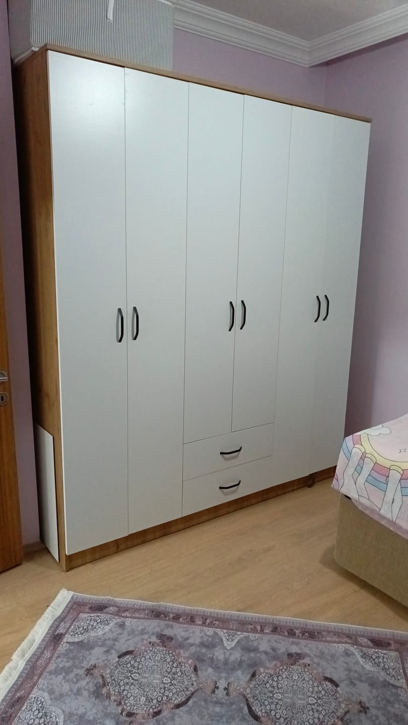 Customer photo review of Rani BA113 Geniş Gardırop Elbise Dolabı 6 Kapaklı 2 Çekmeceli 5 Raflı 3 Askılı Sepet Ceviz - Beyaz