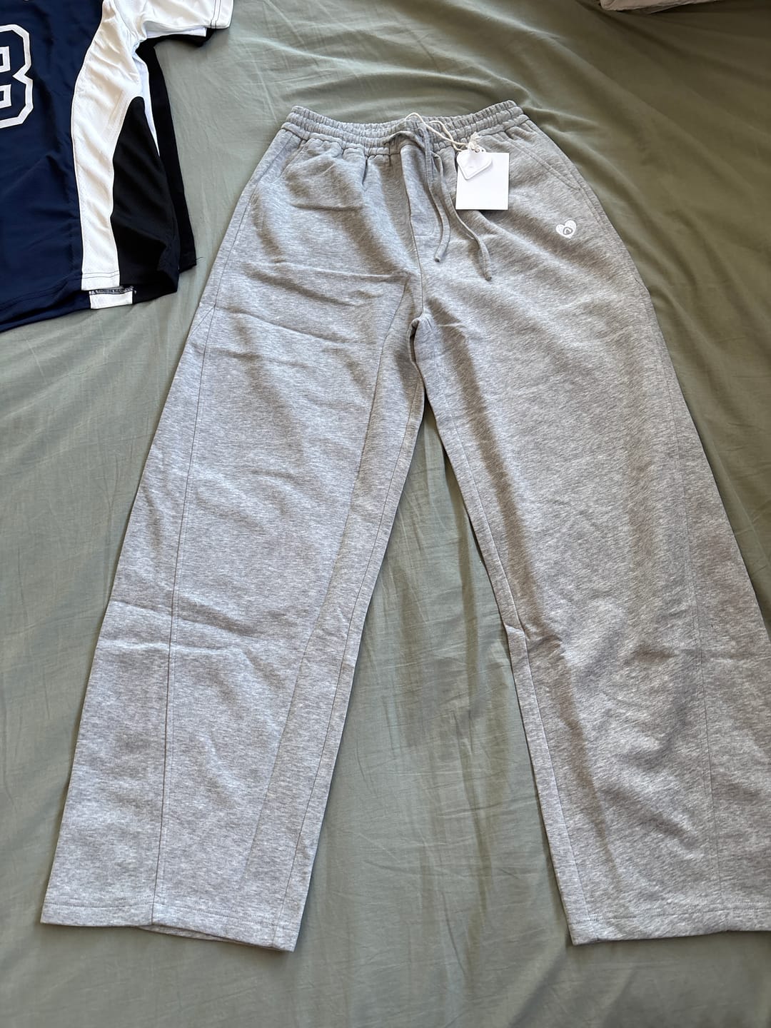 Customer photo review of Aelfric Eden Baggy Sweatpants