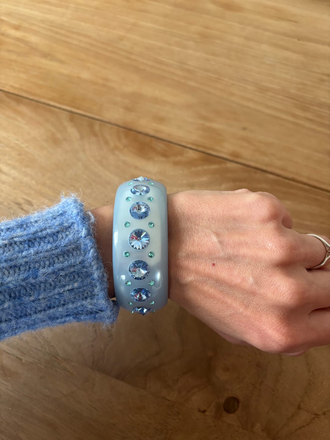 Customer photo review of Maxi Armreif Catania in hellem Blau