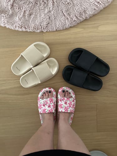 Customer photo review of HappyFlops Limited Editions