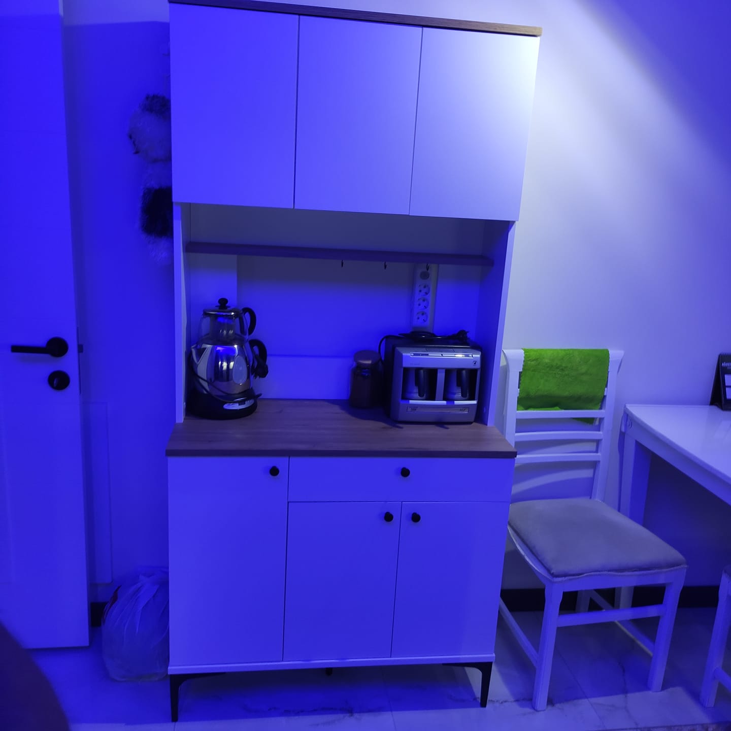 Customer photo review of Rani JE196 Çok Amaçlı Dolap 6 Kapaklı 1 Çekmeceli Kiler Mutfak Dolabı Sepet Ceviz - Beyaz