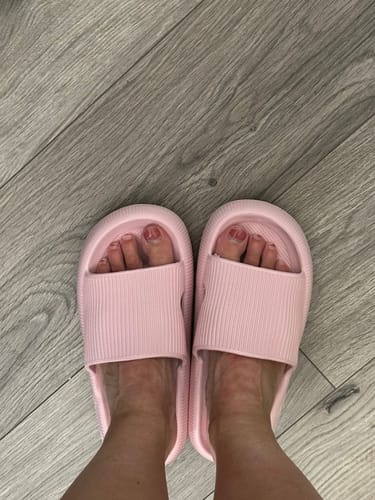 Customer photo review of HappyFlops