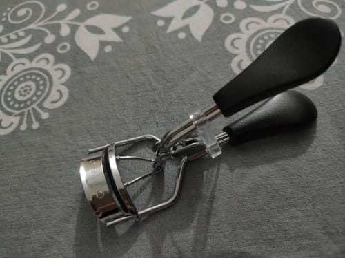 Customer photo review of O.TWO.O LASHES CURLER