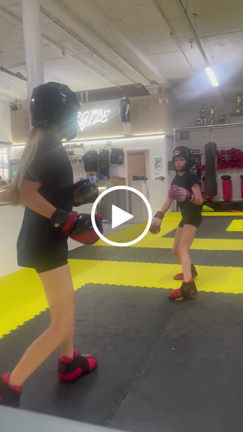 Customer video review of Top Ten Pointfighter “Glossy Block”