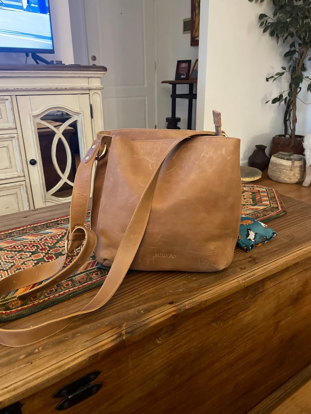 Customer photo review of Bandolera de cuero modelo AMELIA Camel