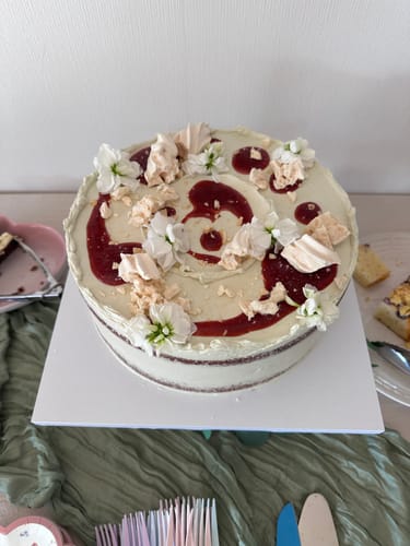 Customer photo review of vanilla & strawberry cake