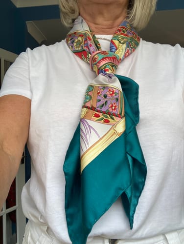 Customer photo review of Brand New Gucci Sails Design Vintage Silk Scarf