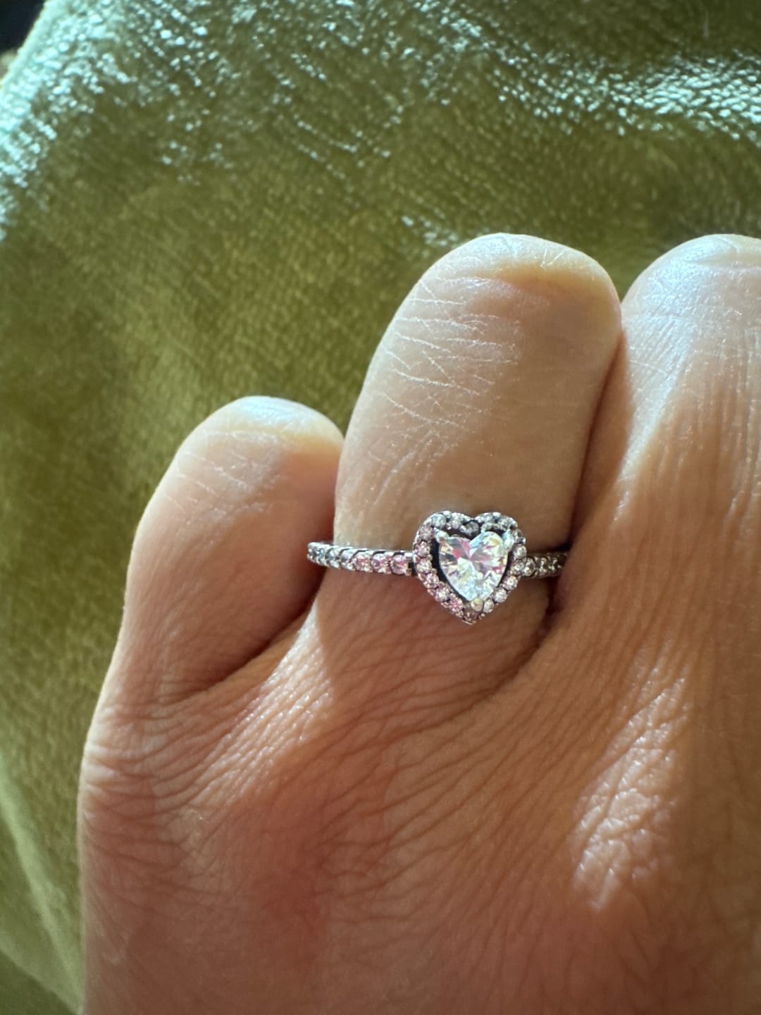 Customer photo review of ANILLO PROMESA PANDORA CORAZON ELEVADO + KIT DE REGALO