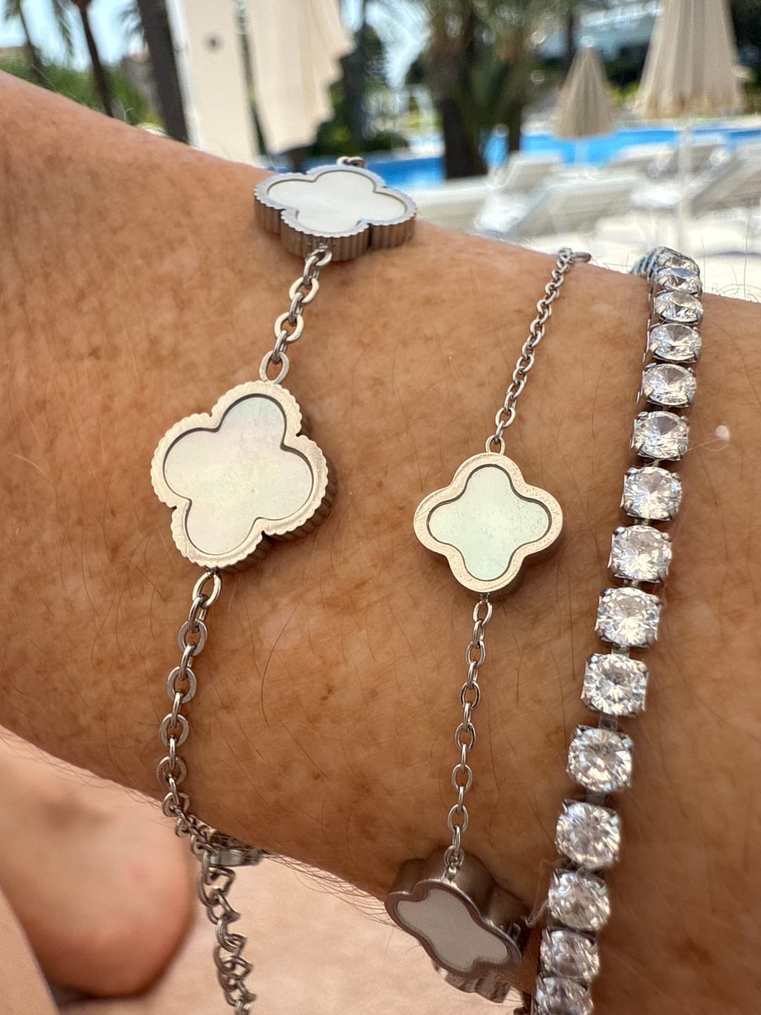 Customer photo review of Mini Perlmutt Lucky Leaf Abbaddon Armband 14K Vergoldet