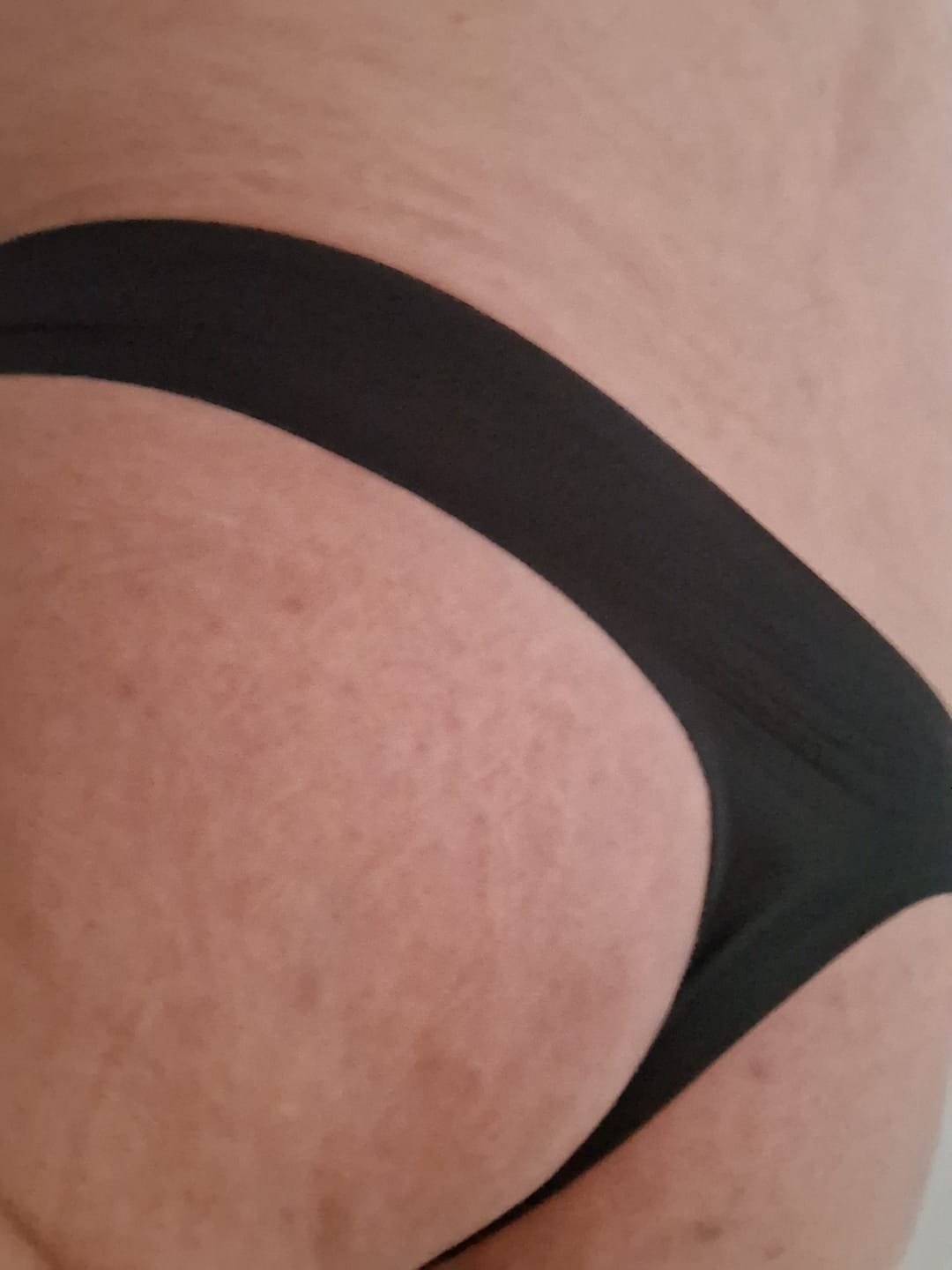 Customer photo review of 4 Pack ALLMIX Men's Sexy Seamless T-back Thongs