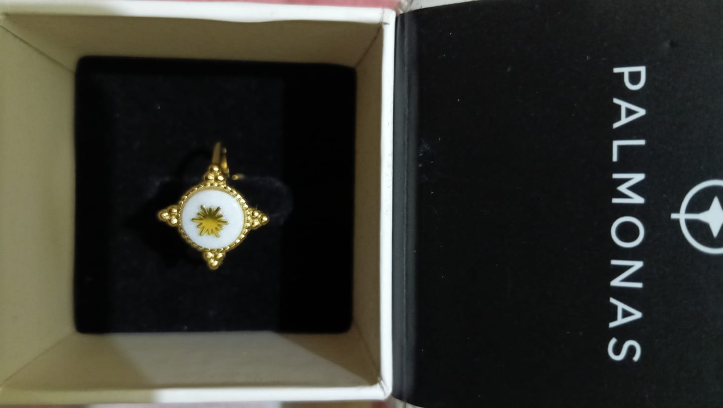 Customer photo review of Golden Snowflake Vintage Ring